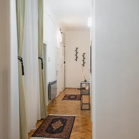 Maison 117 - Spacious 3-bedroom In Ferhadija سراييفو