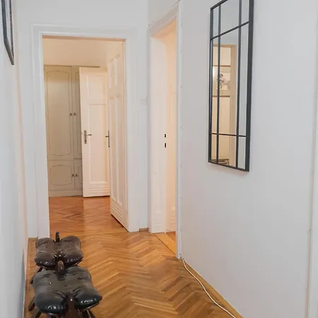 Maison 117 - Spacious 3-bedroom In Ferhadija سراييفو